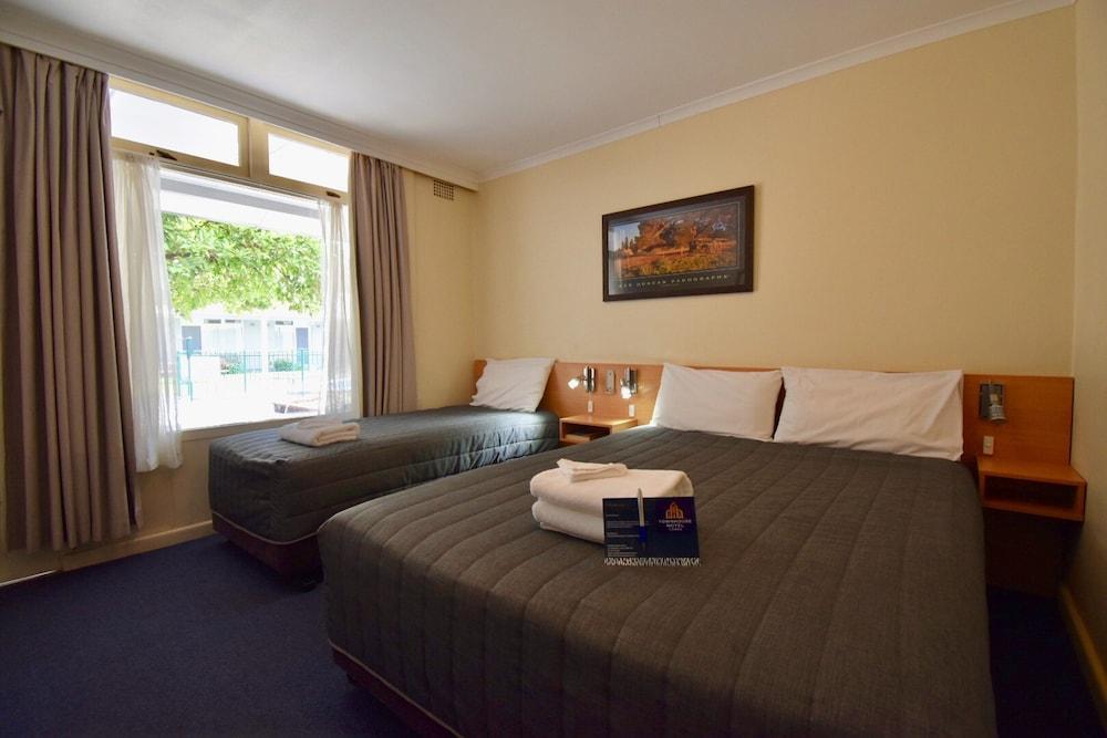 Townhouse Motel Cowra Exterior photo