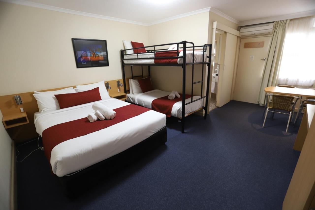 Townhouse Motel Cowra Exterior photo
