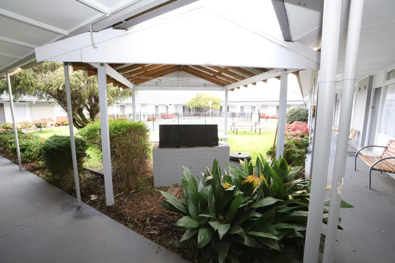 Townhouse Motel Cowra Exterior photo