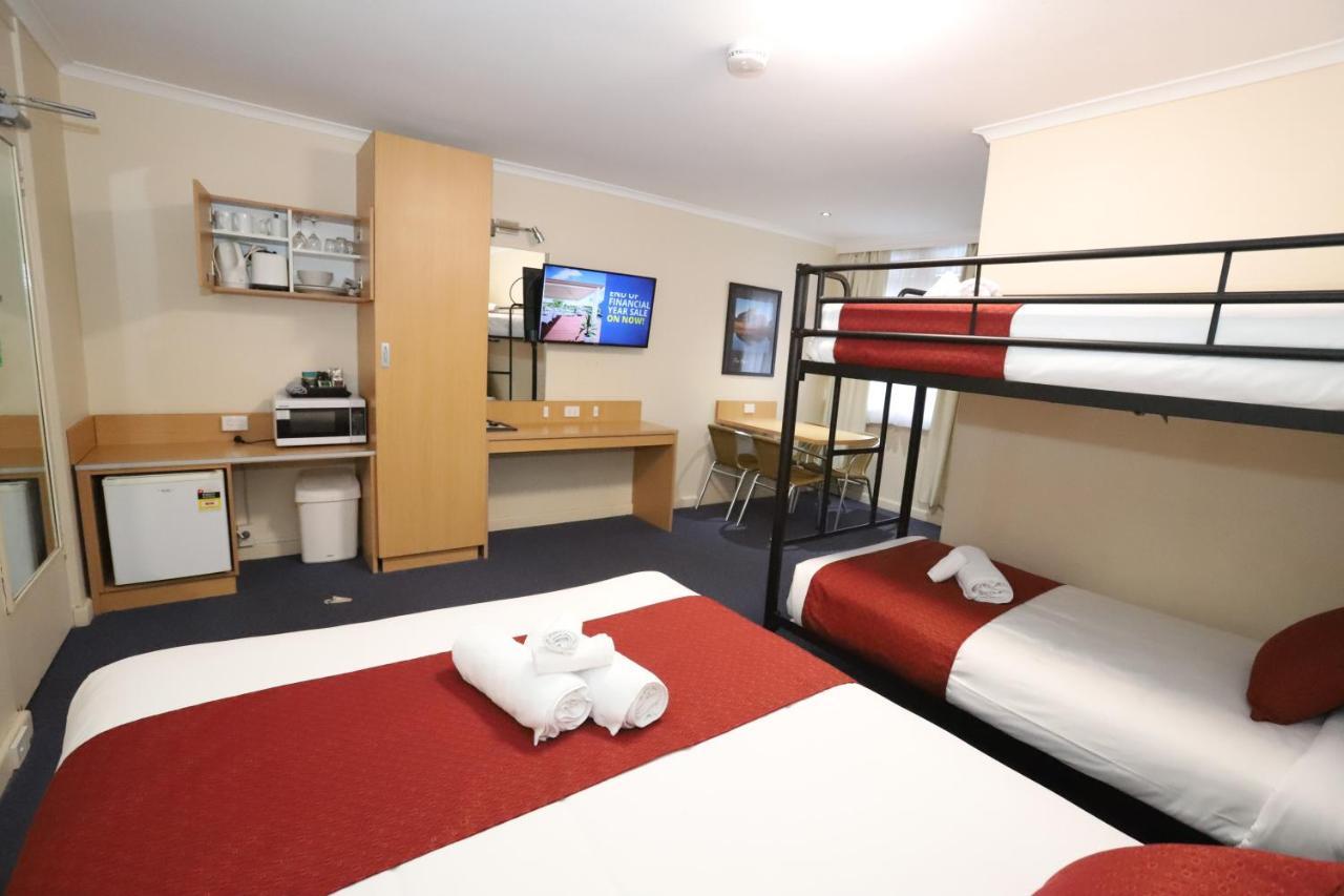 Townhouse Motel Cowra Exterior photo