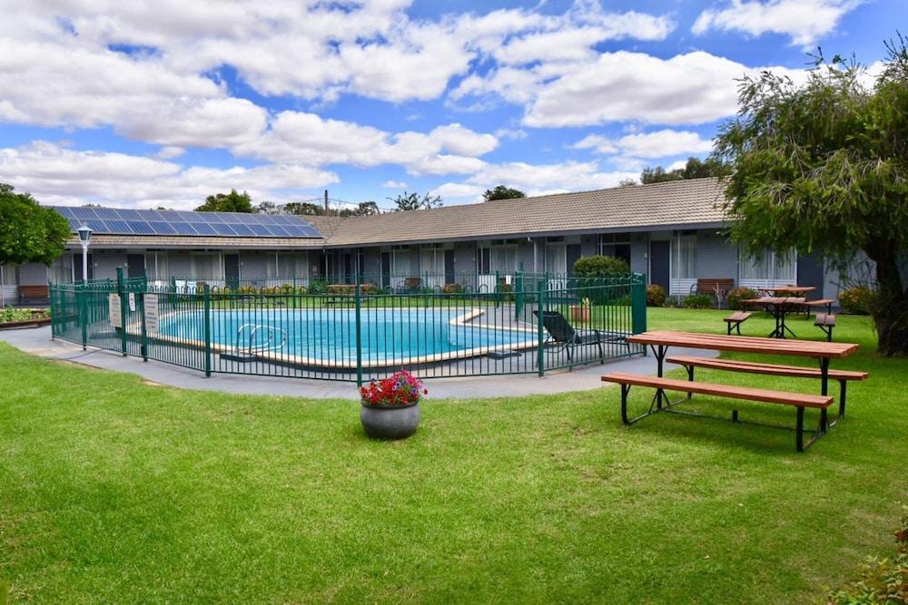 Townhouse Motel Cowra Exterior photo