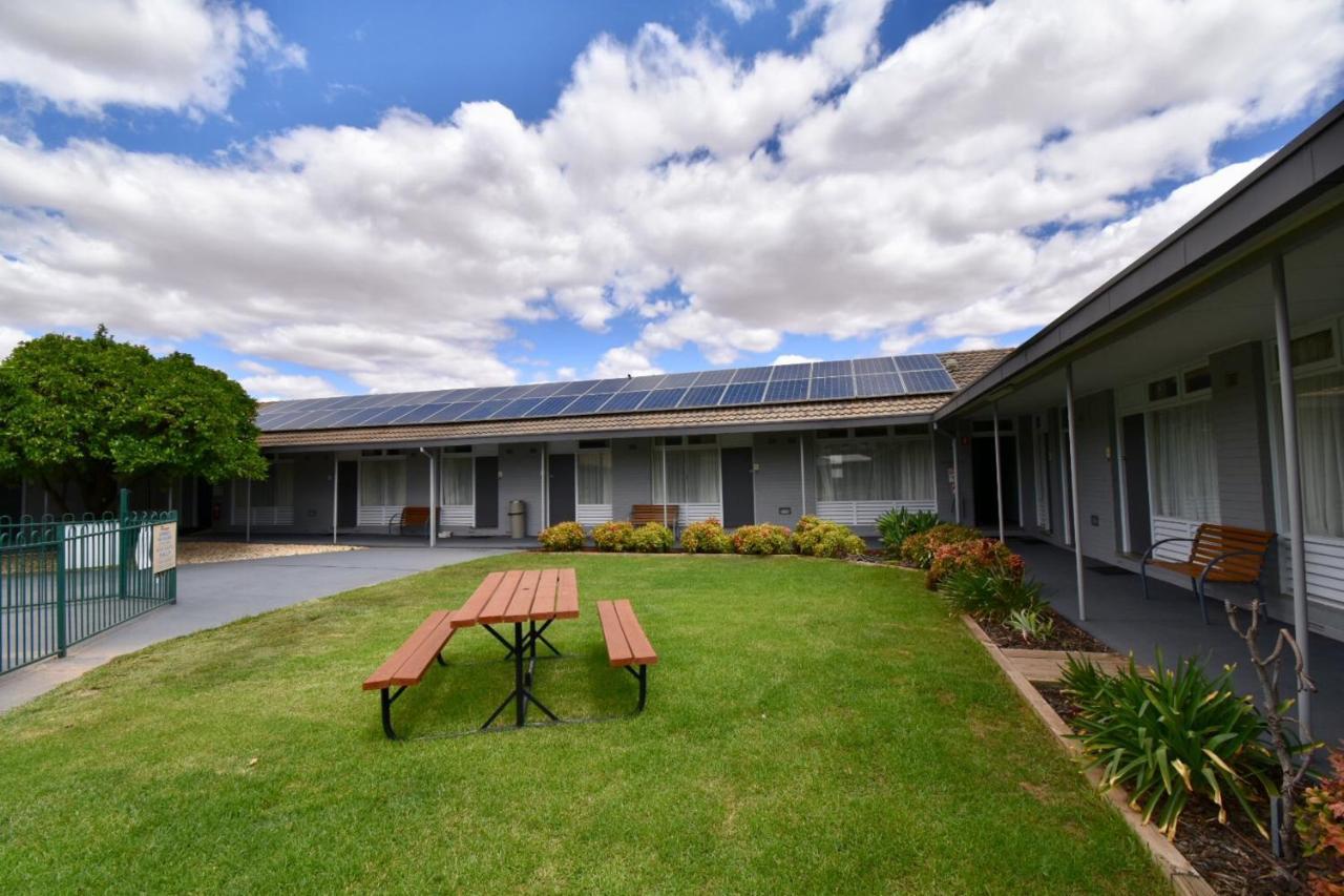 Townhouse Motel Cowra Exterior photo