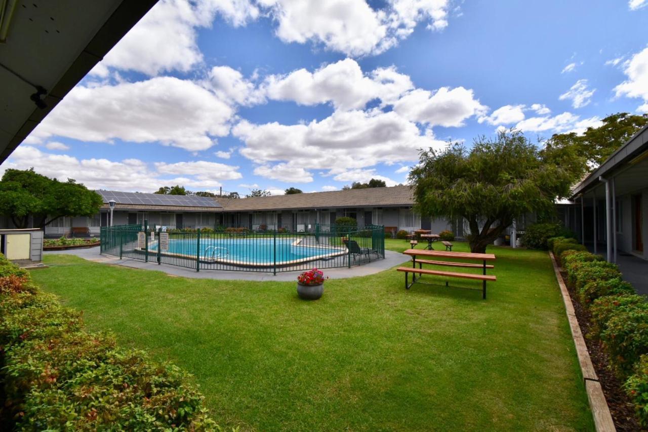 Townhouse Motel Cowra Exterior photo